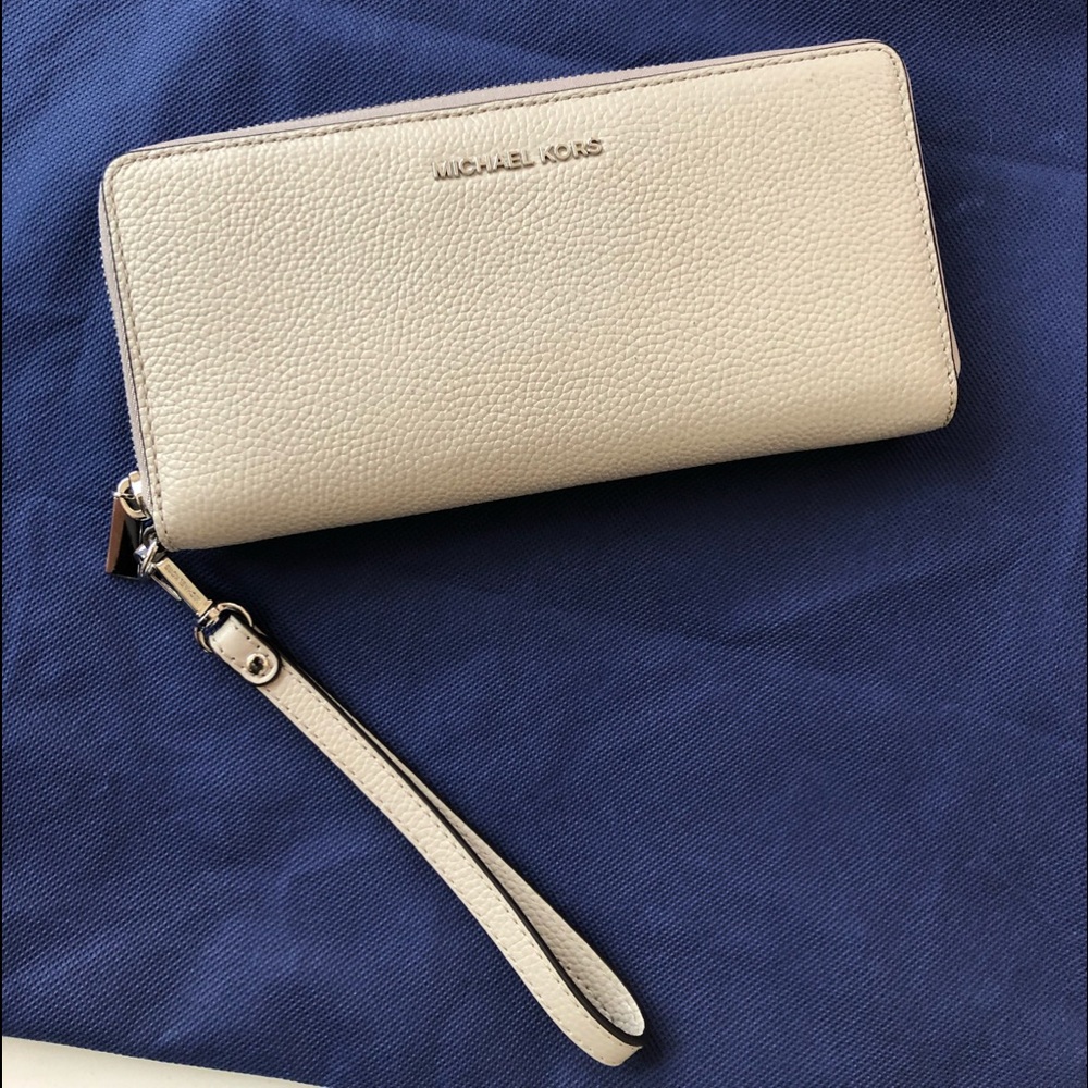 Michael Kors Smartphone wristlet